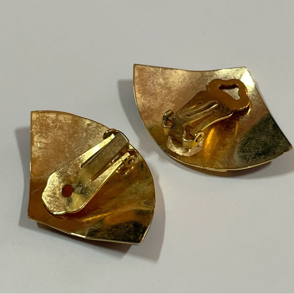 Vintage 80 90 Deco Black Cream Enamel Gold Fan Clip Earrings Retro - Picture 7 of 13